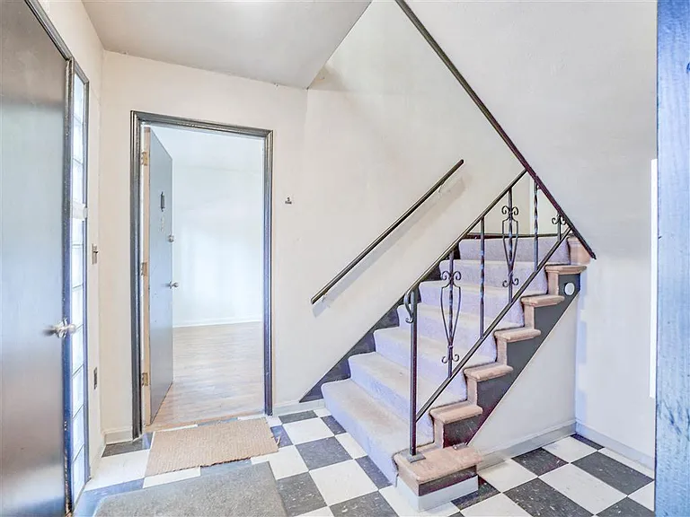 Powell Gardens Apartments — Photo 17