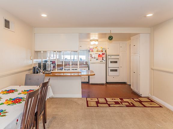 2nd image of 815 Amelia Ave