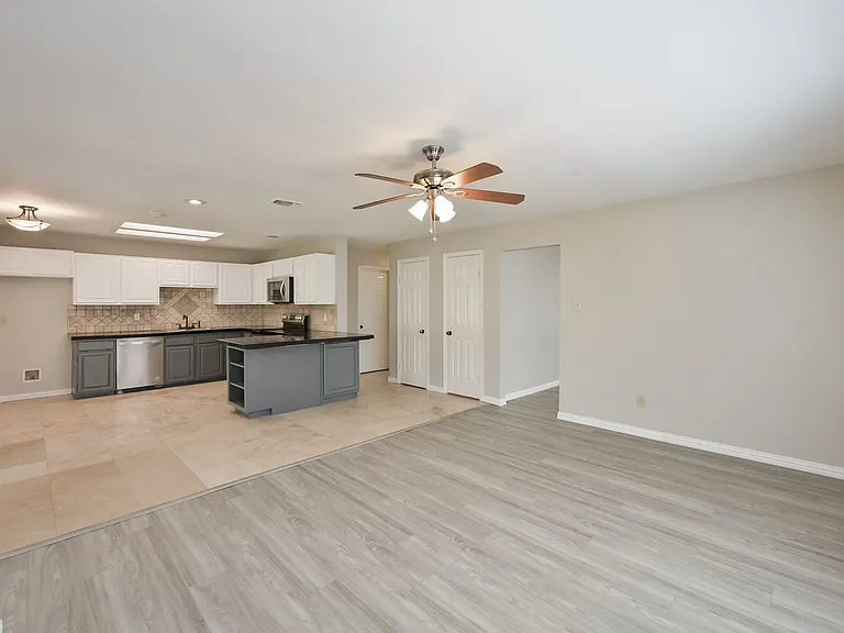 1521 Stratford Dr — Photo 20