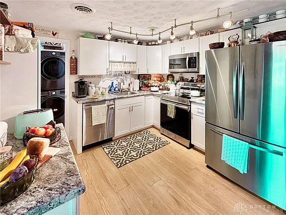 4th image of 414 Judy Ln