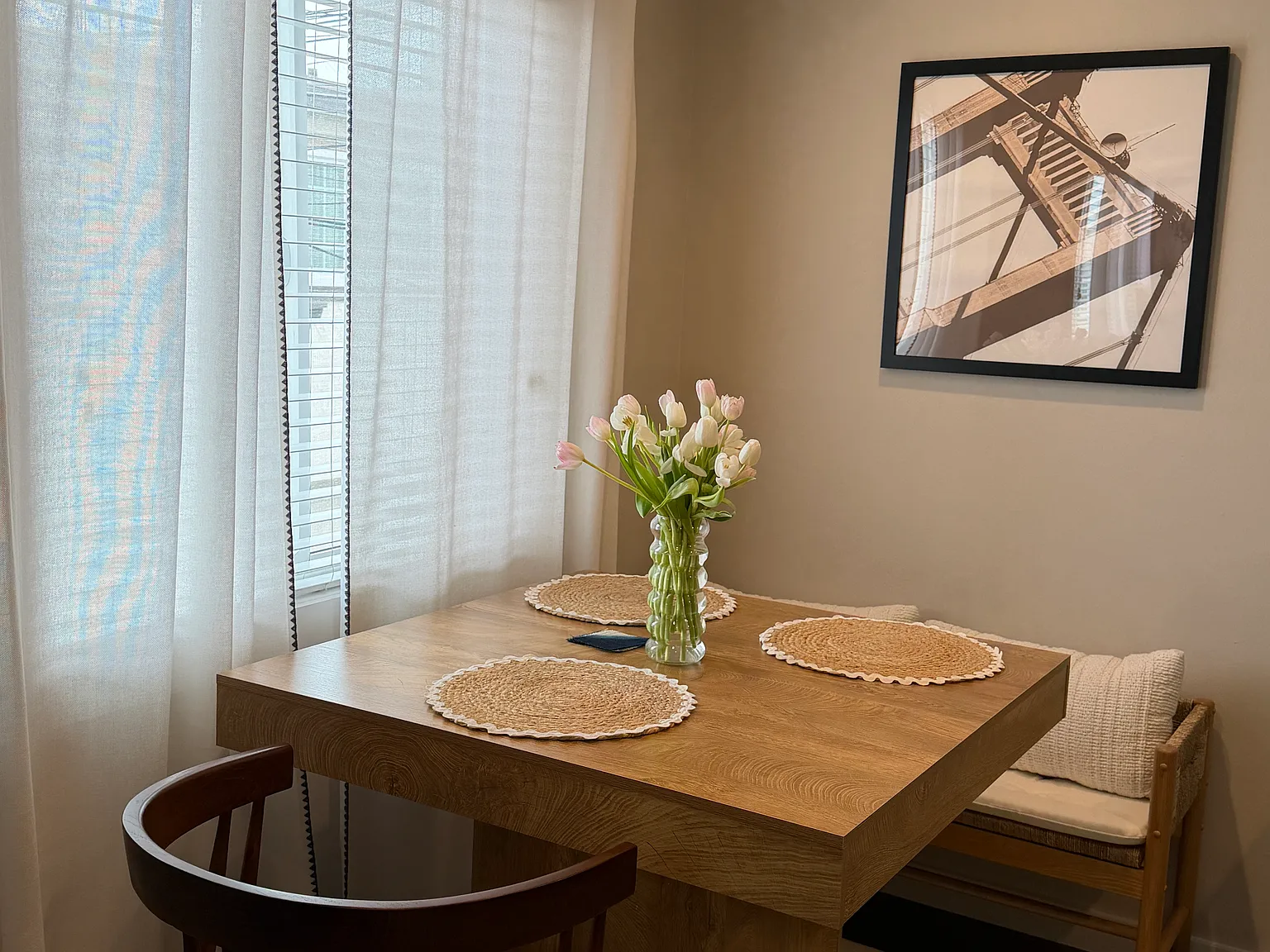 2 bed, 1000 sqft, $4,200 — Photo 3