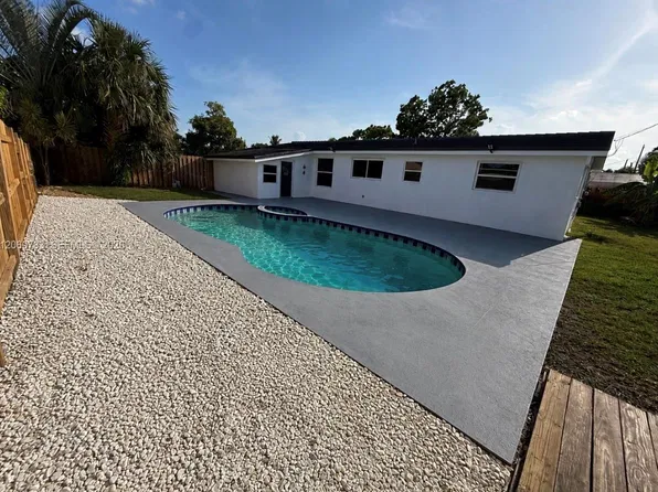 7161 SW 13th St, Pembroke Pines, FL 33023