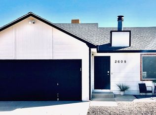 2608 N Fairview Ave, Farmington, NM 87401
