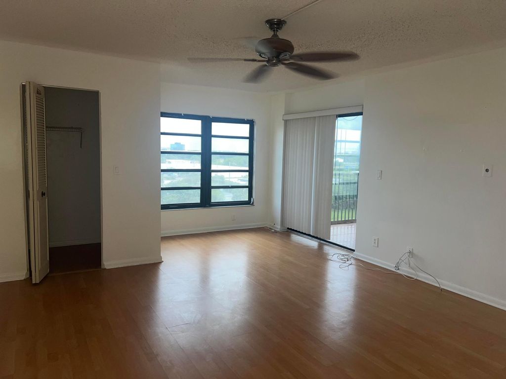2202 S CYPRESS BEND Drive #801, photo 9