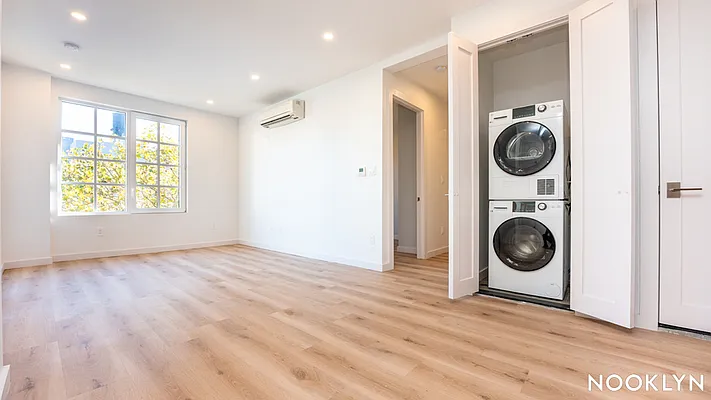 Rented by Nooklyn NYC LLC | media 89