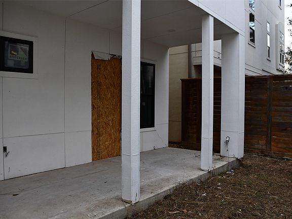 3rd image of 920 Patterson St