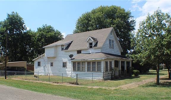 3rd image of 704 Hickory St
