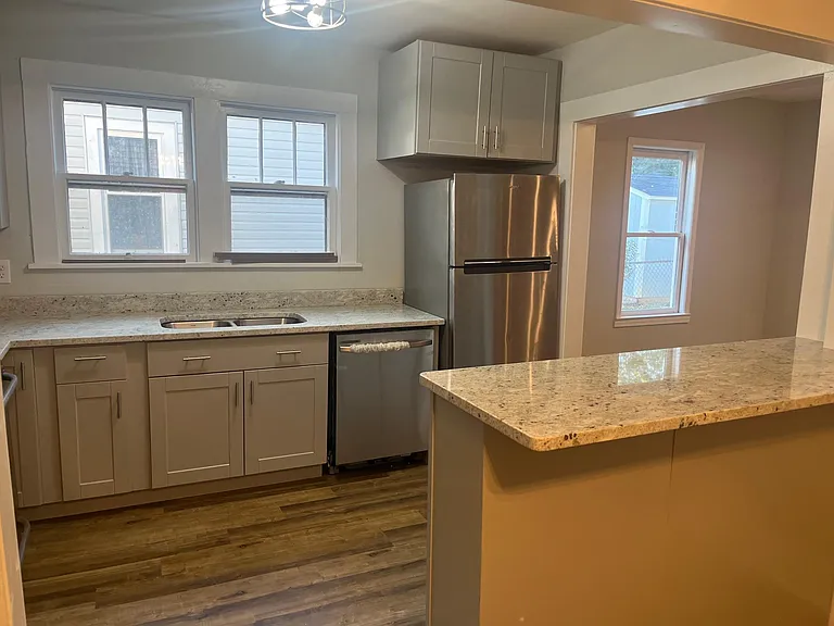 1123 Pratt Ave NE — Photo 6