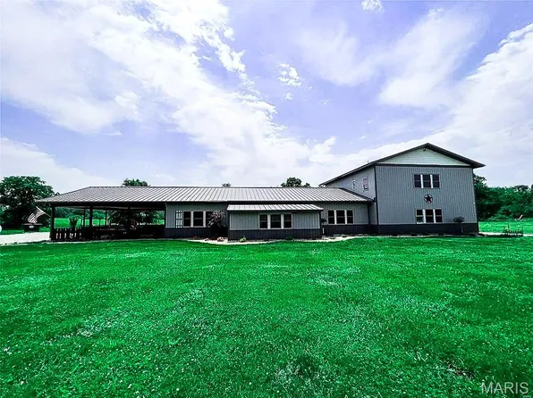 6038 McCarty Rd, Kinmundy, IL 62854