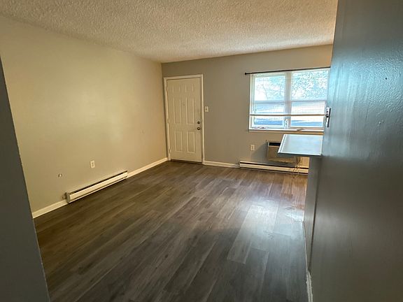 5th image of 2103 W Florence St #2103