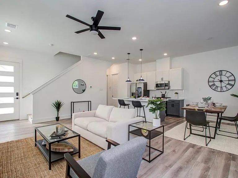 778 W Tidwell Rd #I — Photo 3