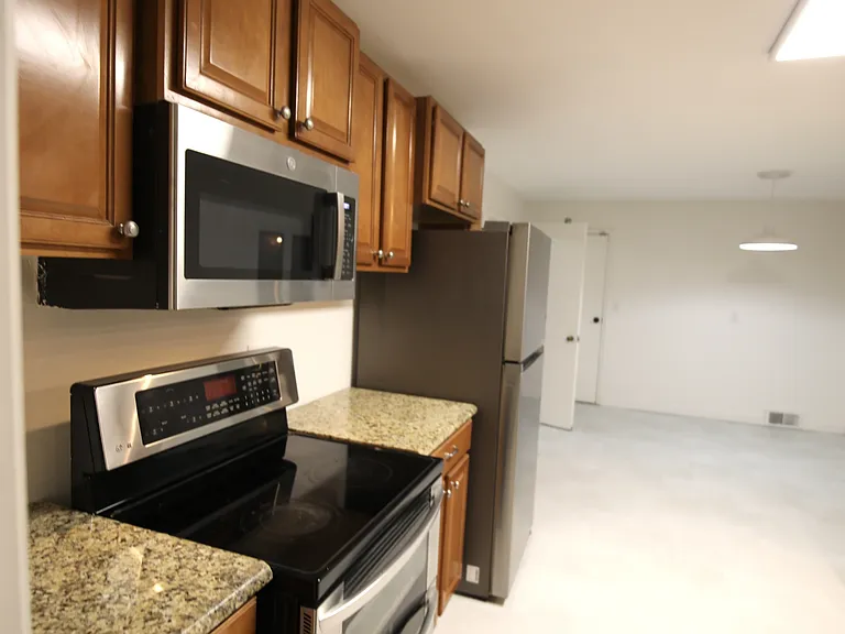 3191 E Broad St — Photo 20