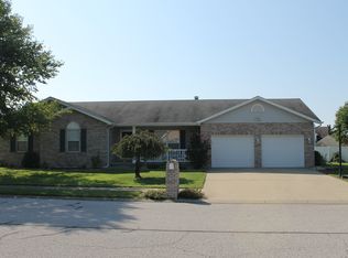 110 Jardin Cercle, Highland, IL 62249