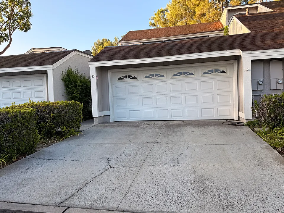 13 Autumn Hill Ln