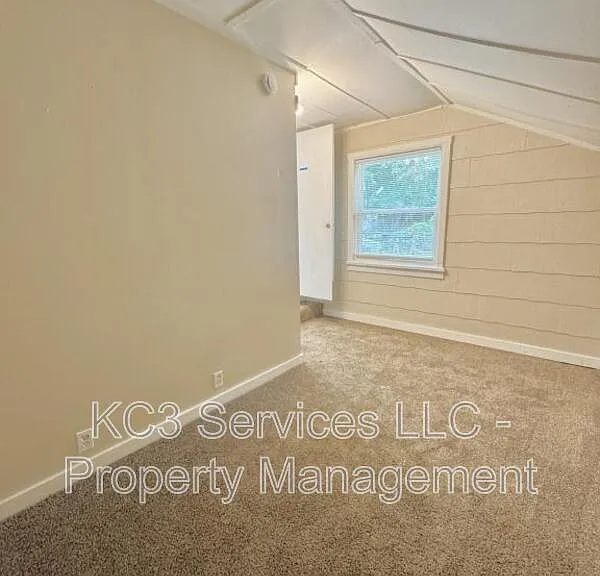 2215 E 81st St — Photo 7