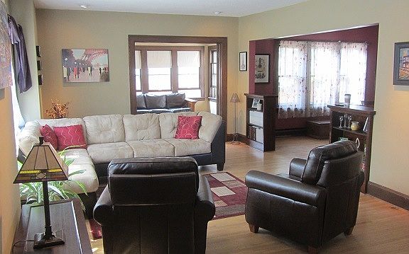 3rd image of 2414 Buchanan St NE