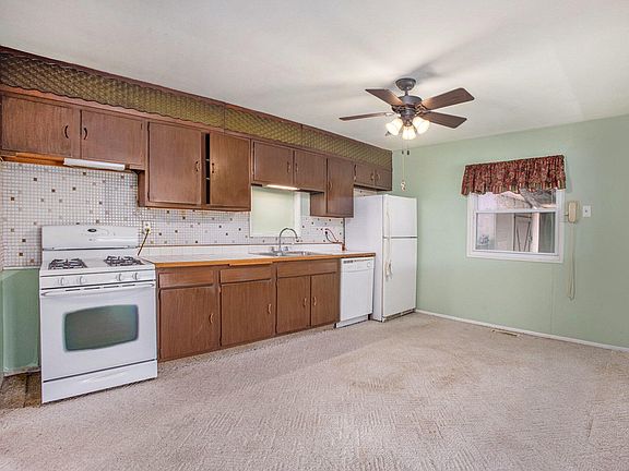 4th image of 6122 Canary Ave