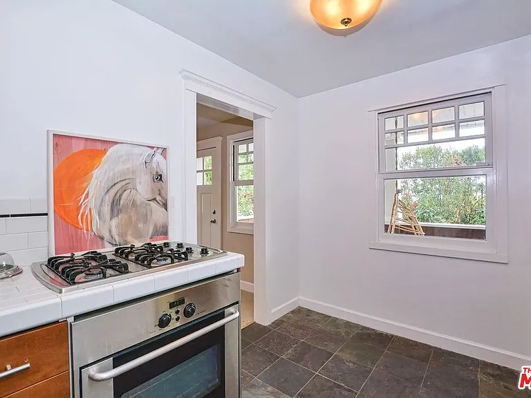 2172 Argyle Ave — Photo 34