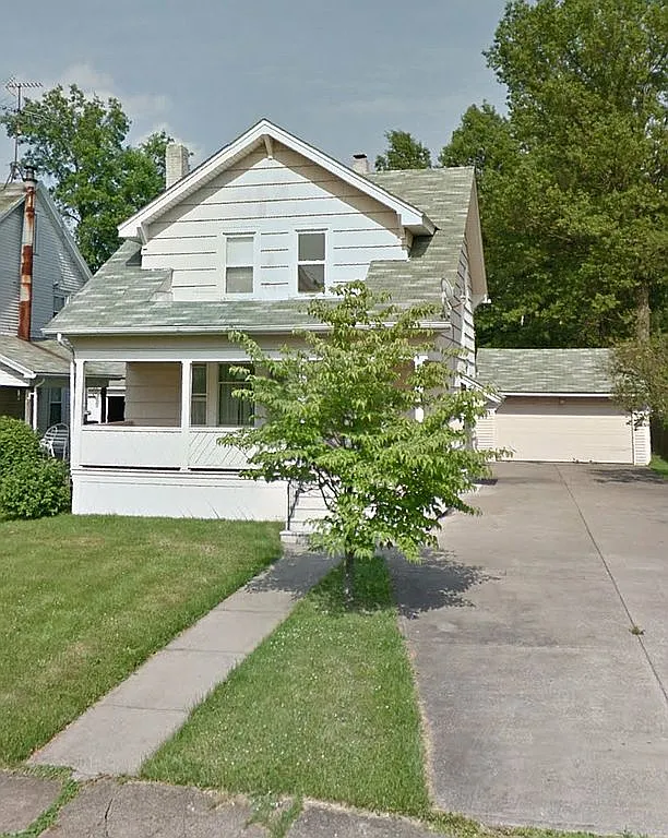 365 Oak Knoll Ave SE photo 1