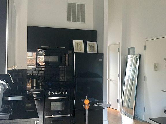 4th image of 172 Meserole St #40B