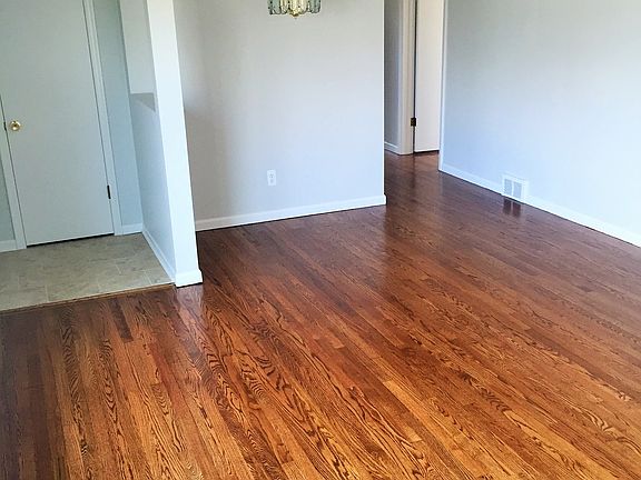 4th image of 21816 Lakeshire St