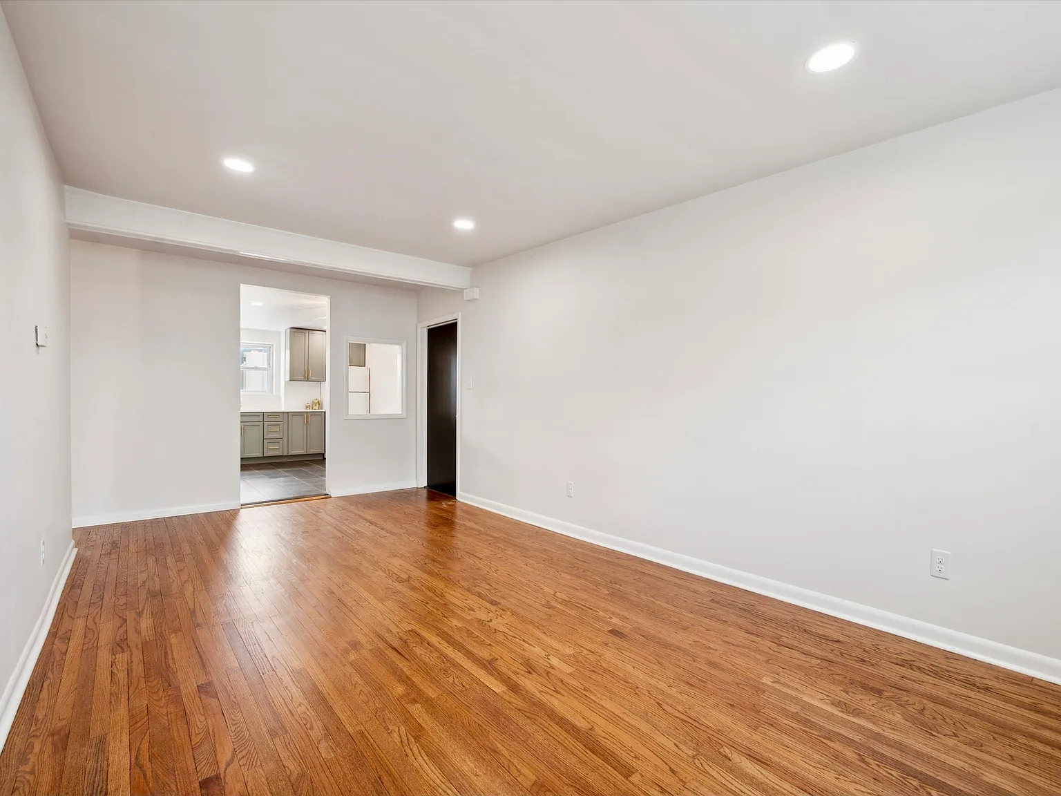 2 bed, 950 sqft, $1,800 — Photo 4