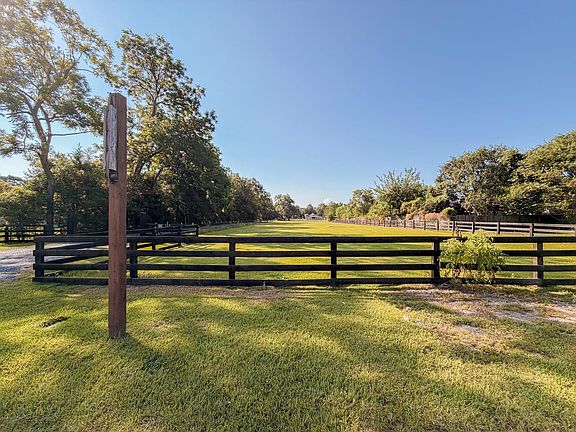 4th image of 295 Old Highway 90 W