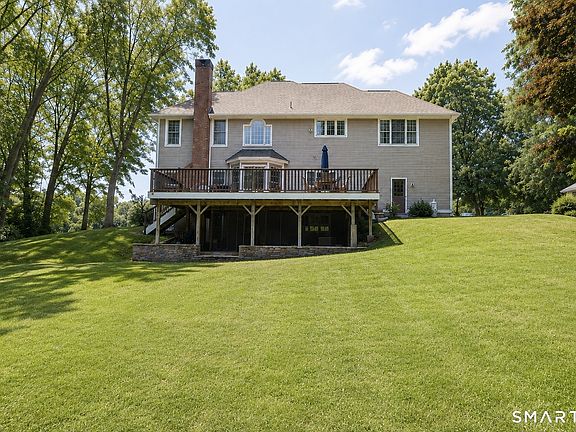 3rd image of 26 Overlook Farms Road