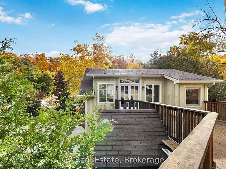 156 Chamonix Cres — Photo 27