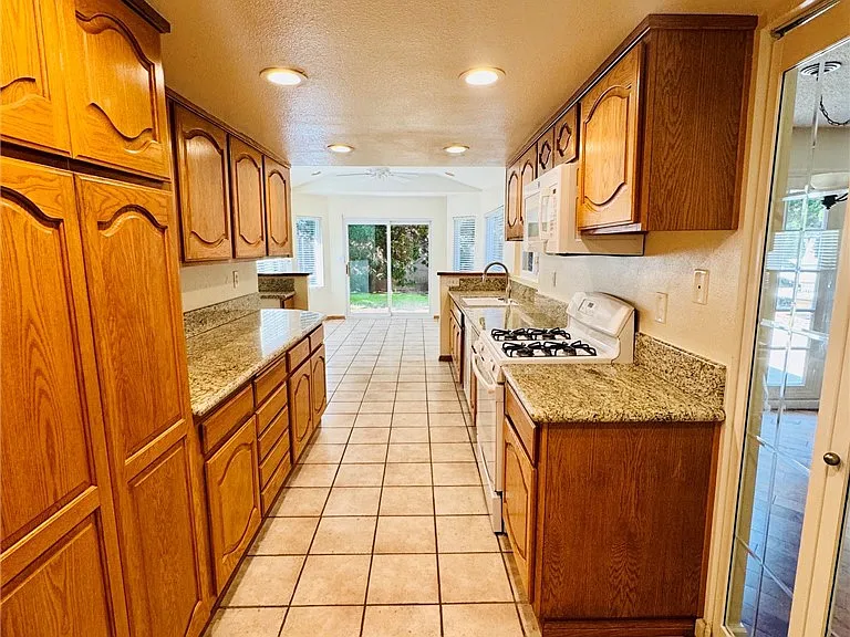 9432 Rambler Dr — Photo 2
