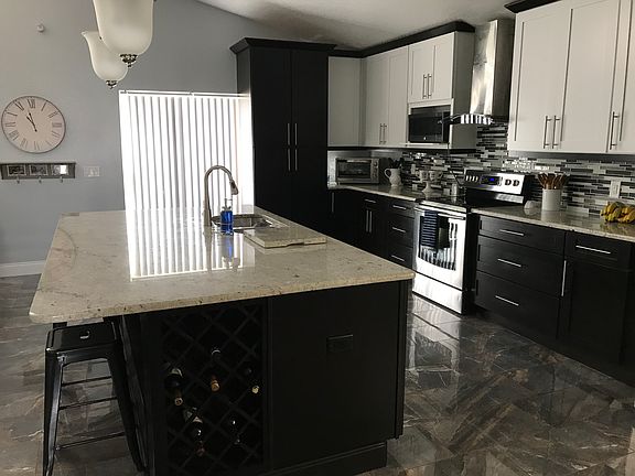 2nd image of 835 Windsor Estates Dr