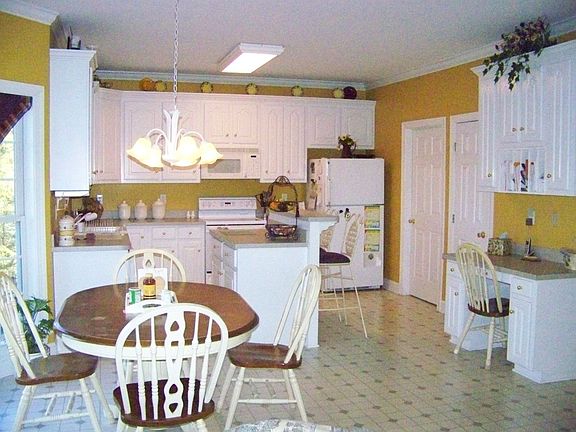 Kitchen/Breakfast Nook