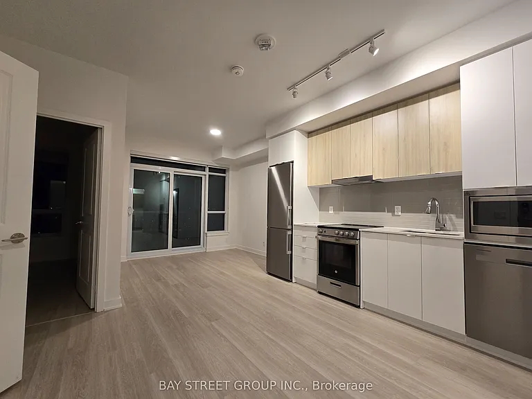 50 Upper Mall Way #1806B — Photo 14