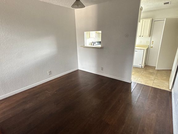 5th image of 804 Saint Andrews Ct