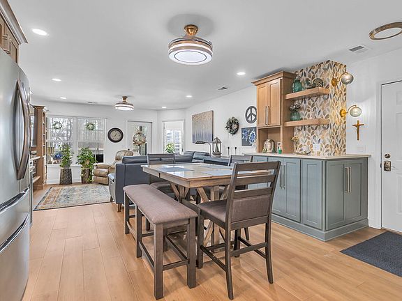 5th image of 783 W Barrington Cir