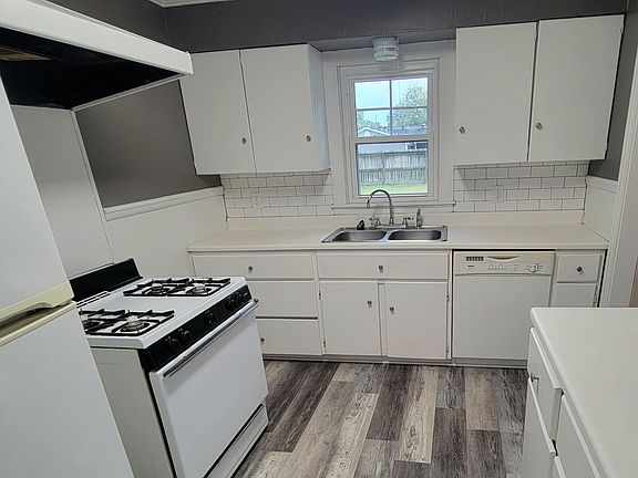 4th image of 100 Linden Dr