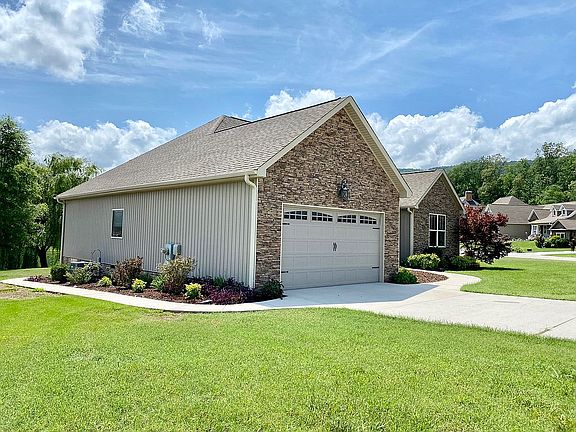 3rd image of 3717 Willow Lake Cir