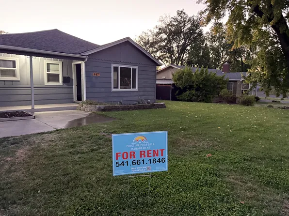 447 N 5th St, Central Point, OR 97502