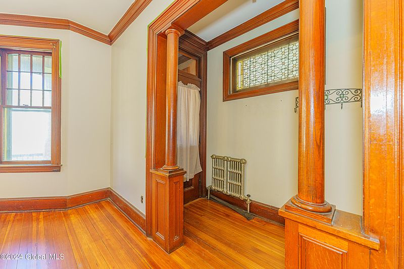 4th image of 458/460 Hamilton Street