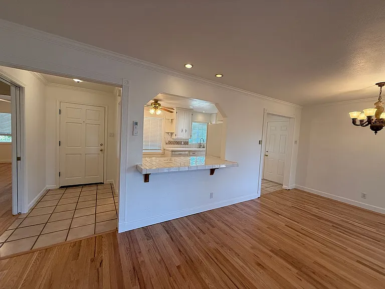 830 W Vine St — Photo 6