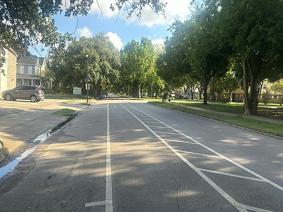 5th image of 1447 Heights Blvd