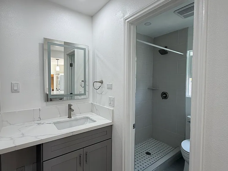 1515 E Rowland Ave — Photo 11