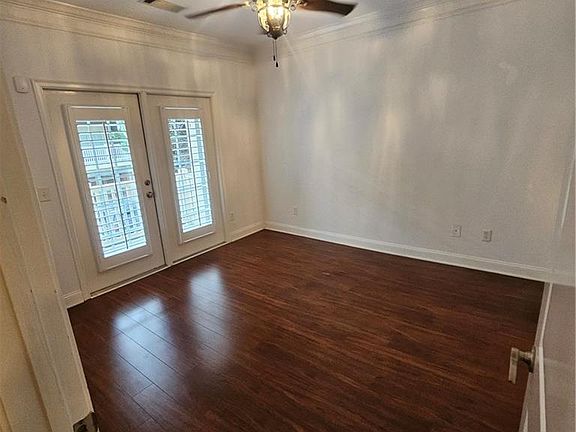 3rd image of 521 Perimeter Walk