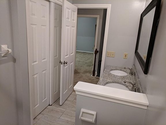 Full Bath (upstairs)