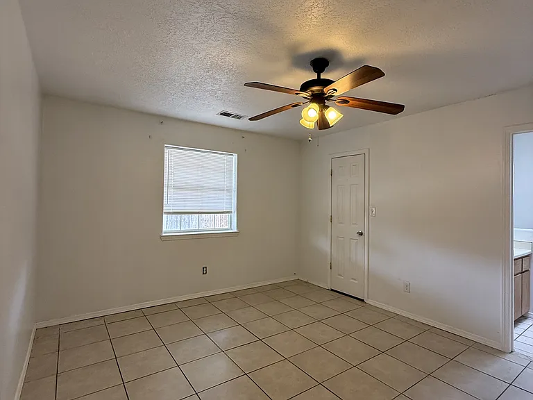 1140 SE Elm Ct — Photo 16