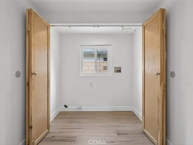7359 Louise Ave — Photo 13
