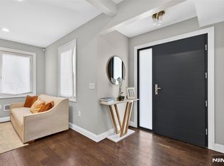 577 Grenville Ave, Teaneck, NJ 07666