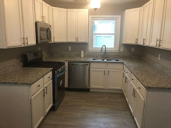 3rd image of 2566 Oxford Ave