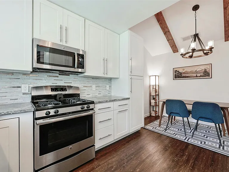 607 Old Stone Rd — Photo 18