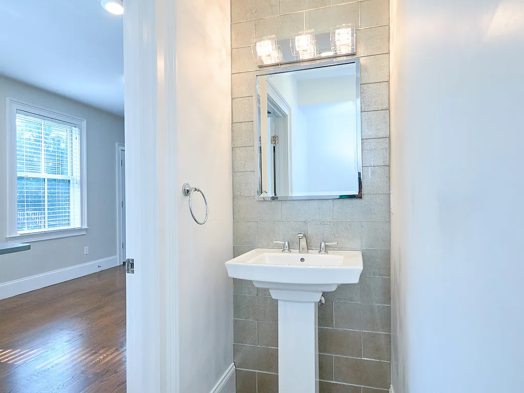 4 bed, 3.5 bath, 2011 sqft, $7,250 — Photo 3